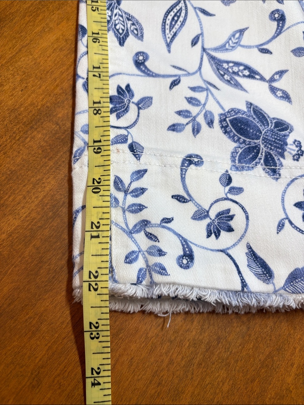 J.Jill Denim White Cropped Pants with Blue Floral Print, 8P - Picture 5 of 8